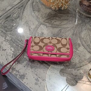 𝅺new Coach Leather and Canvas Wristlet
